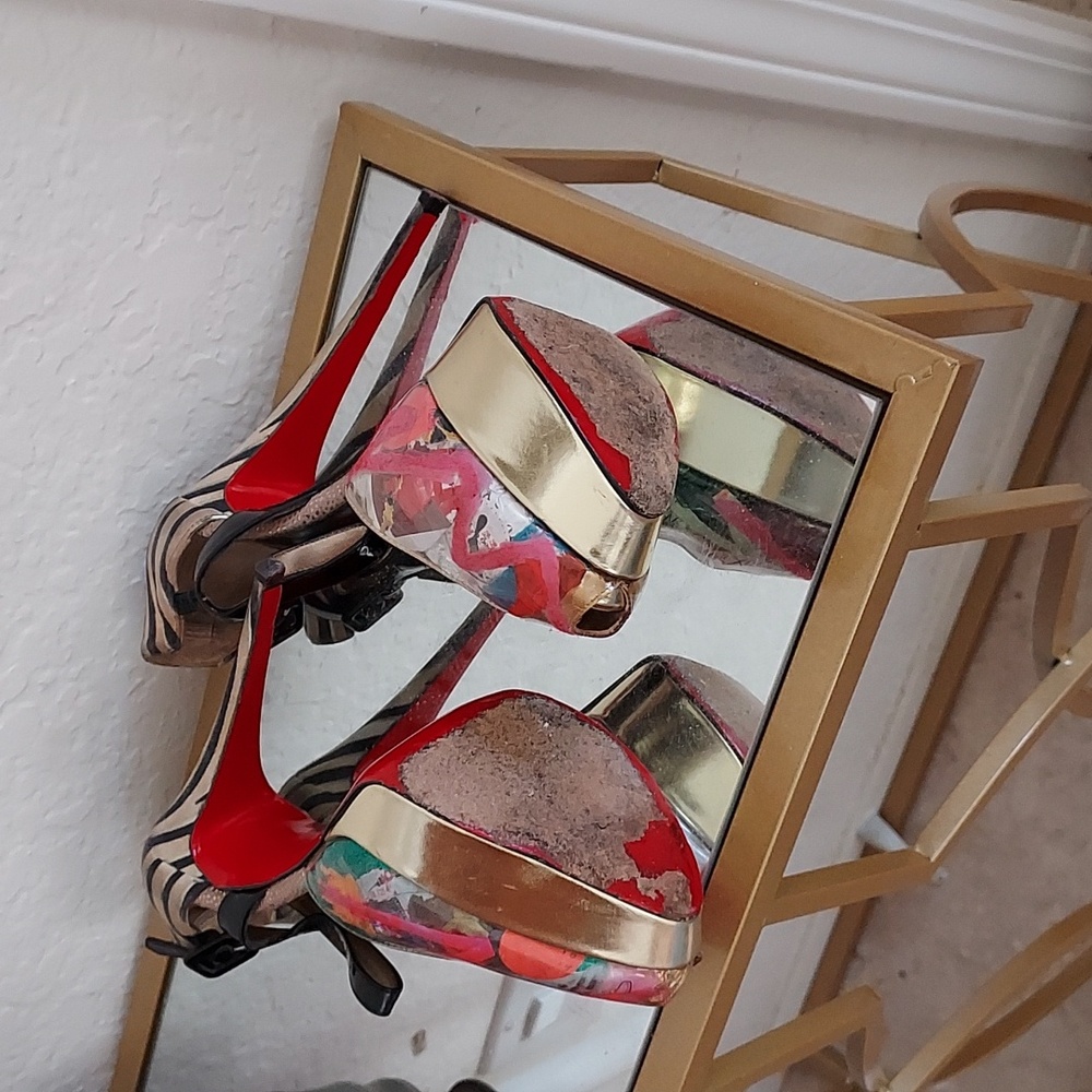 Sz. 38 Authentic Louboutin peep toe heels. - Picture 4 of 8